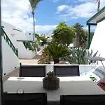Lanzarote House 1 Апартаменты Тиас